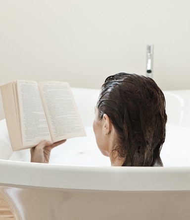 Este păcat să citeşti Biblia în baie?