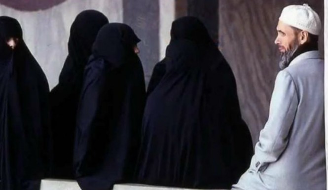 Muslim-With-Four-Wives-665x385.jpg