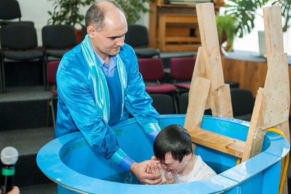 Quel est la signification et les conditions du baptême?