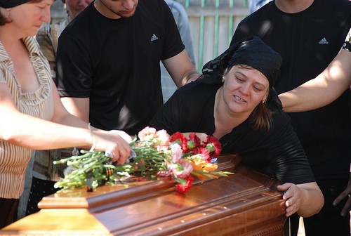 Женщина похоронившая мужей